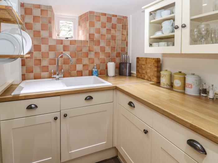 Buttercup Cottage, Great Longstone, pet-friendly, woodburning stove, washing machine, patio garden.