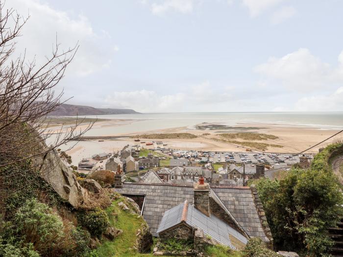 Ty'n-Y-Ffynnon Cottage, Barmouth, elevated position, sea views, beach nearby,  set over four floors.