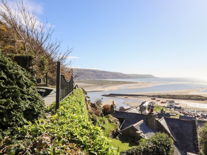 Ty'n-Y-Ffynnon Cottage, Barmouth, elevated position, sea views, beach nearby,  set over four floors.