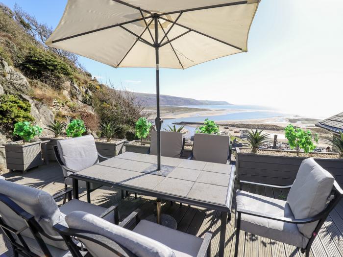 Ty'n-Y-Ffynnon Cottage, Barmouth, elevated position, sea views, beach nearby,  set over four floors.