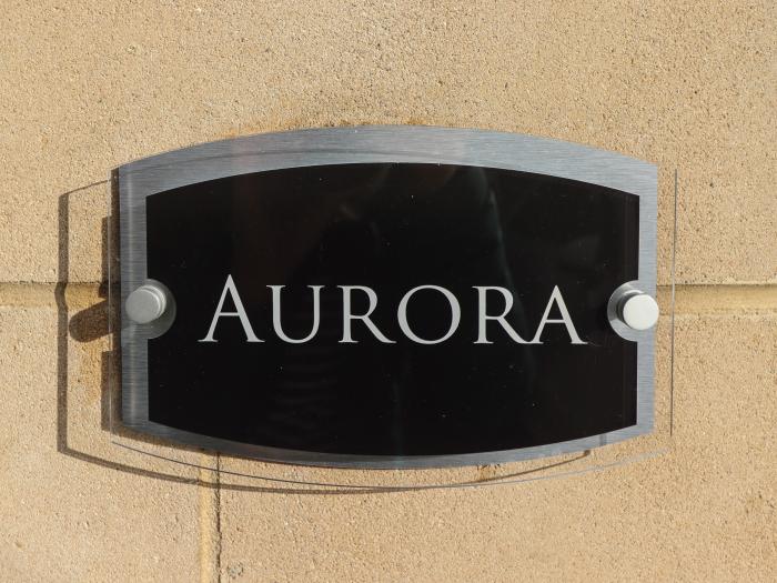 Aurora, Whitby, four-bedrooms, three-floors, off-road parking, washing machine, great location, TVs.