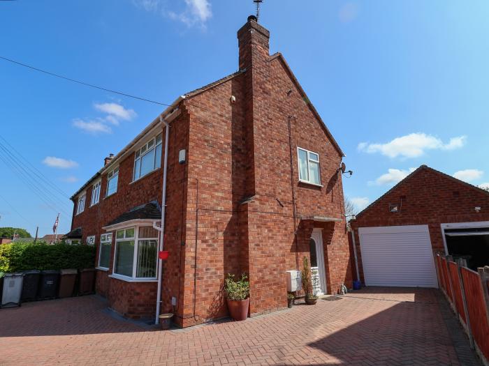 11 Overdale Avenue, Heswall, Wirral, pet-friendly, close to beach and amenities, woodburning stove.