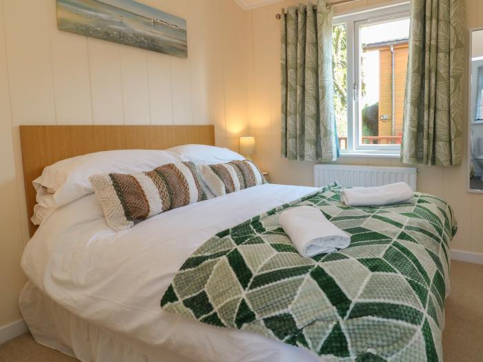 Daffodil lodge, Mullacott near Ilfracombe, Devon. Off-road parking. Close to a beach and a pub. Fire