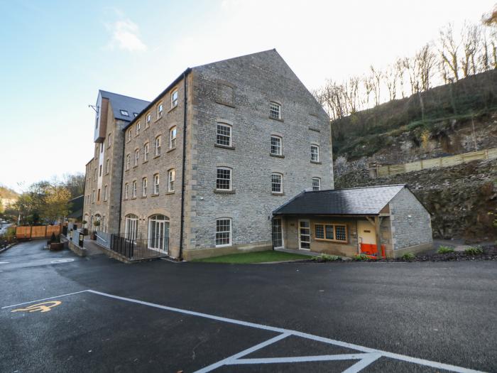 Rock Mill Holiday Apartments, Stoney Middleton near Calver, Derbyshire. EV charging. Pets. TV. WiFi.