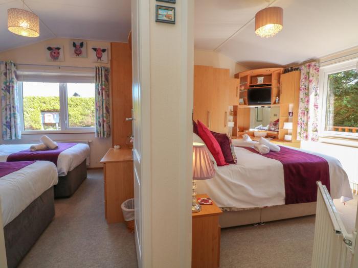 Poppy Lodge, Mullacott, near Ilfracombe, Devon. Near Exmoor National Park, single-storey, open-plan.