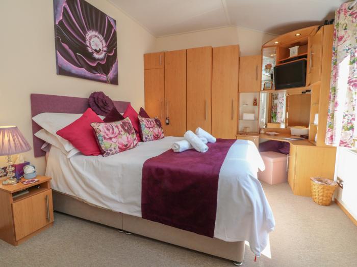 Poppy Lodge, Mullacott, near Ilfracombe, Devon. Near Exmoor National Park, single-storey, open-plan.