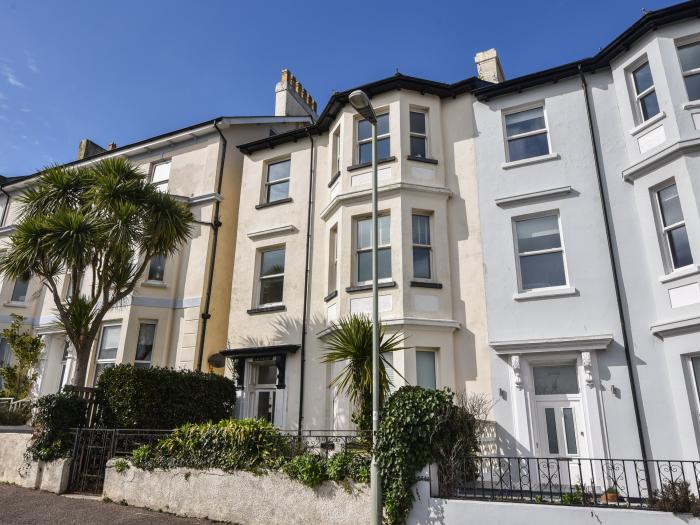 Flat 2, 6 Seafield Road in Seaton, Devon, close to amenities and the beach, near AONB, dog-friendly,