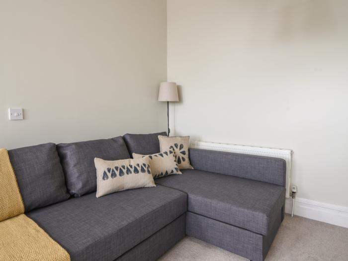 Flat 2, 6 Seafield Road in Seaton, Devon, close to amenities and the beach, near AONB, dog-friendly,