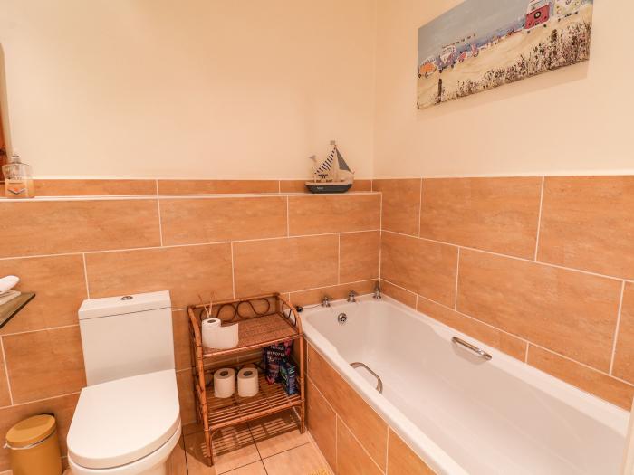 Base Camp, Whitby, North Yorkshire, close to amenities and the beach, near National Park, apartment.