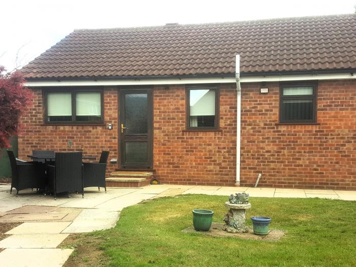 Red Tree Cottage, York, North Yorkshire. Close to a pub and a shop. Single storey. Off-road parking.