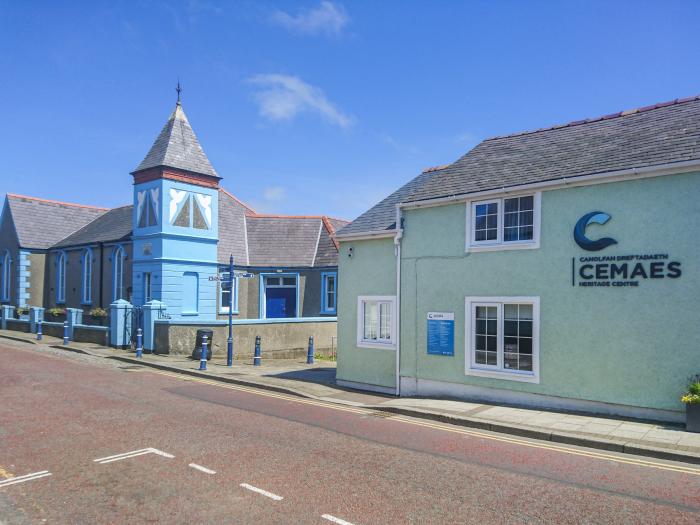 1 Bridge Street, in Cemaes Bay, Anglesey. Near an AONB. Close to amenities and a beach. Dog-friendly