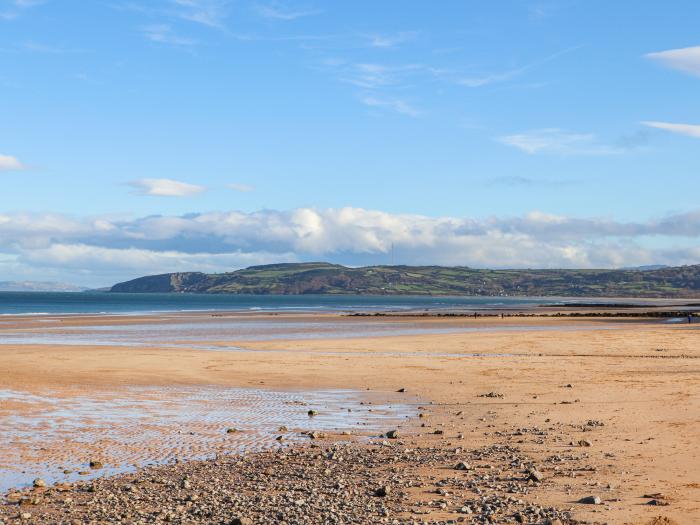 Tinkers Patch, Benllech, Wales, Anglesey, North Wales, Snowdonia National Park, WiFi, Smart TV, Pets