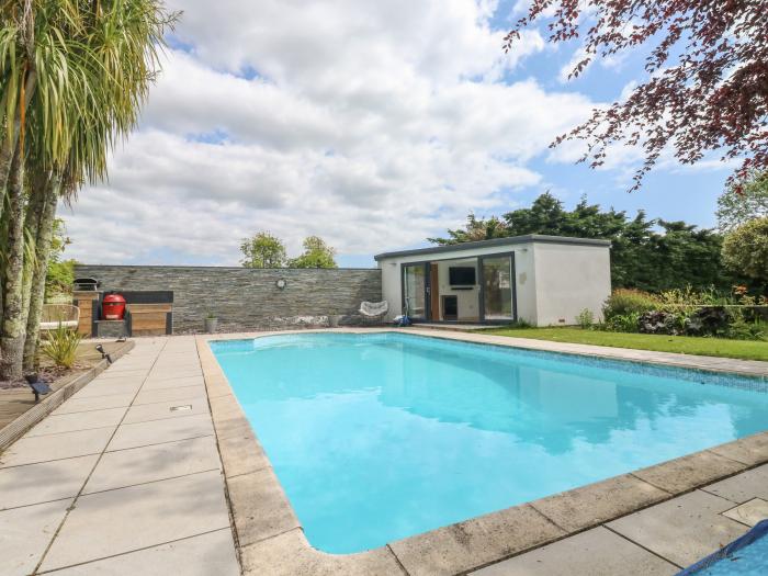 The Barn, Brixton, Devon, near Dartmoor National Park. Open-Plan, Swimming Pool, Barbecue, Outhouse.