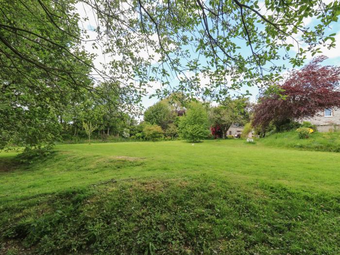 The Barn, Brixton, Devon, near Dartmoor National Park. Open-Plan, Swimming Pool, Barbecue, Outhouse.