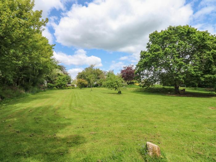 The Barn, Brixton, Devon, near Dartmoor National Park. Open-Plan, Swimming Pool, Barbecue, Outhouse.