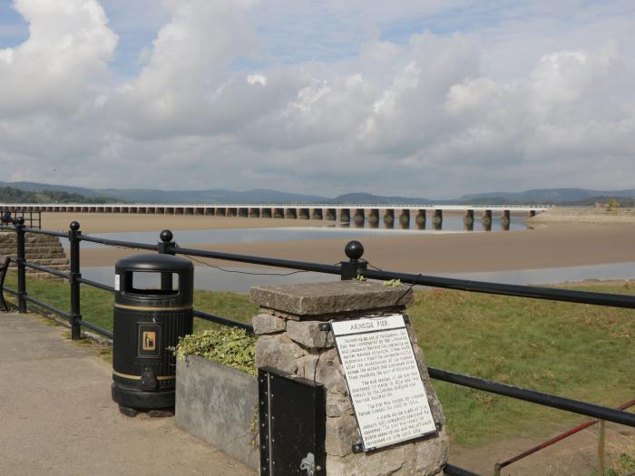 Walkers Rest, Carnforth, Lancashire, Near Lake District National Park, Near a AONB, Lake, WiFi, Dogs