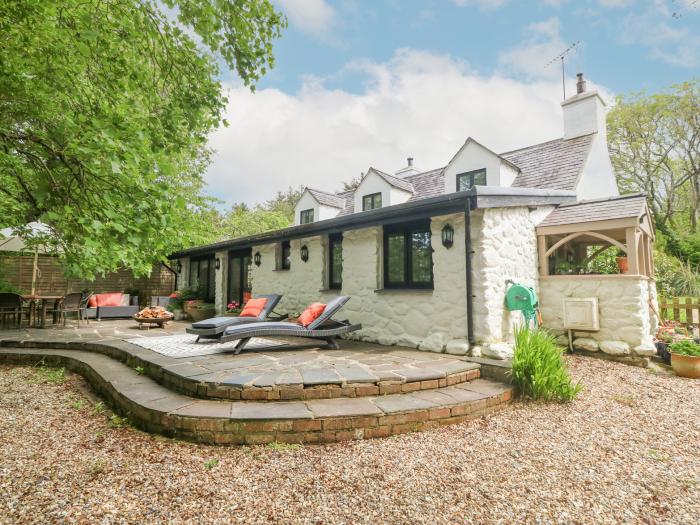 Collfryn, , Llandwrog near Bontnewydd, wales, historic property, pet-friendly, 12 acres of land, BBQ