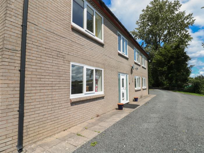 Hillside Lodge near Newtown in Powys, Wales. Dog-friendly, near an AONB, hot tub, woodburning stove.