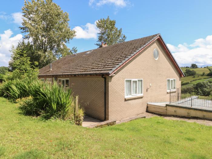 Hillside Lodge near Newtown in Powys, Wales. Dog-friendly, near an AONB, hot tub, woodburning stove.