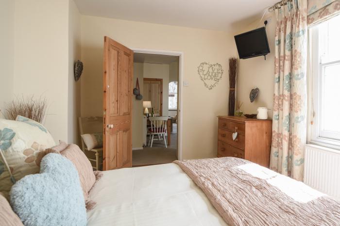 Apartment 1 Durham House, Beer, Devon. Ground-floor accommodation. Dog-friendly. Near shop and beach