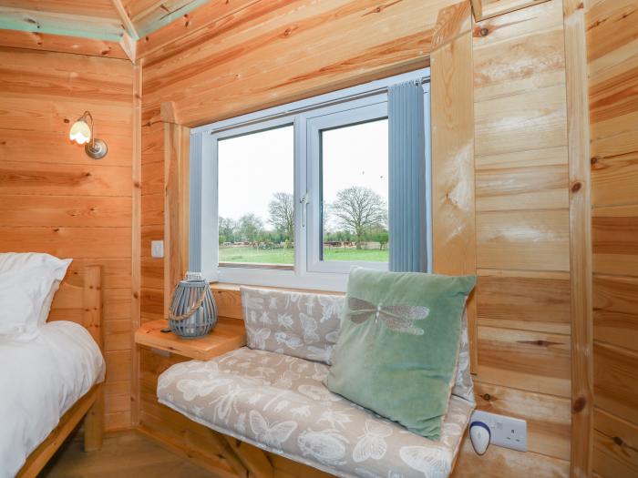 Dragonfly Retreat near Upper Marham in Norfolk. Hot tub. Unique. Romantic. Working farm. Countryside