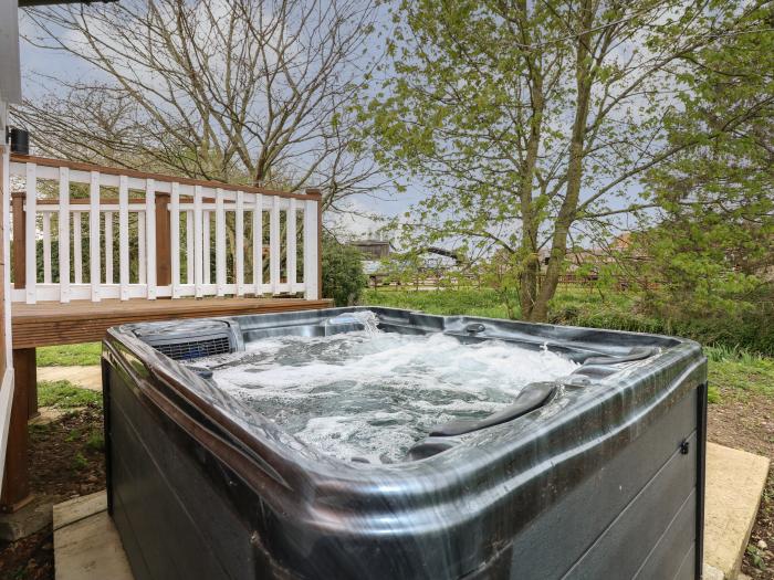 Honeybee Retreat near Upper Marham in Norfolk. Hot tub. Unique. Countryside. Romantic. Working farm.