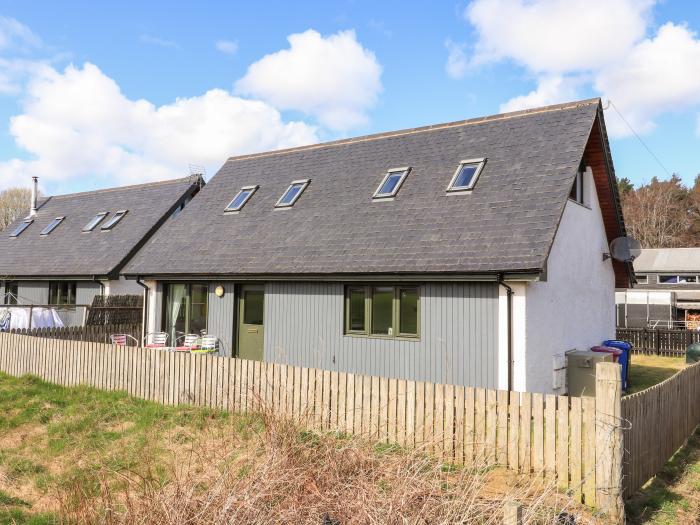 Brodie East Cottage in Forres, Moray, Scotland, parking, private decking, open-plan, near amenities.