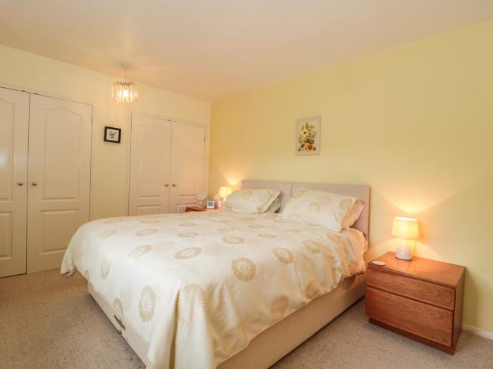 Deepdene in Plush, Dorset. Close to a pub. Off-road designated parking. Swimming pool. WiFi, and TV.