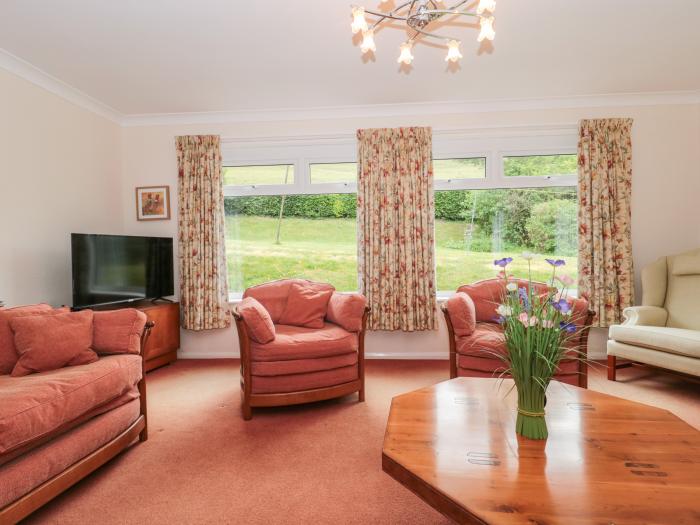 Deepdene in Plush, Dorset. Close to a pub. Off-road designated parking. Swimming pool. WiFi, and TV.