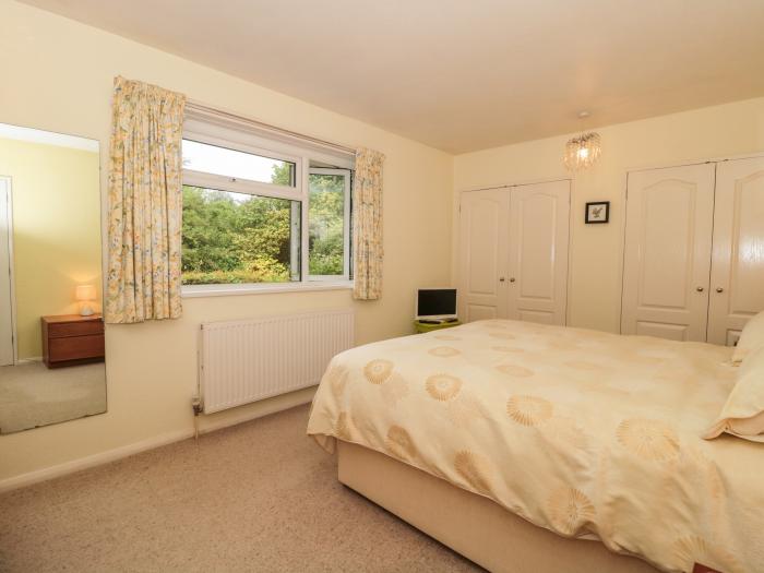 Deepdene in Plush, Dorset. Close to a pub. Off-road designated parking. Swimming pool. WiFi, and TV.