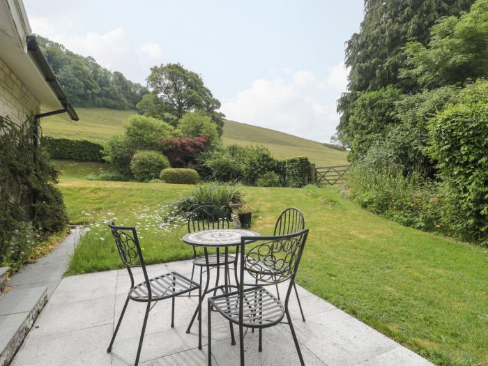 Deepdene in Plush, Dorset. Close to a pub. Off-road designated parking. Swimming pool. WiFi, and TV.