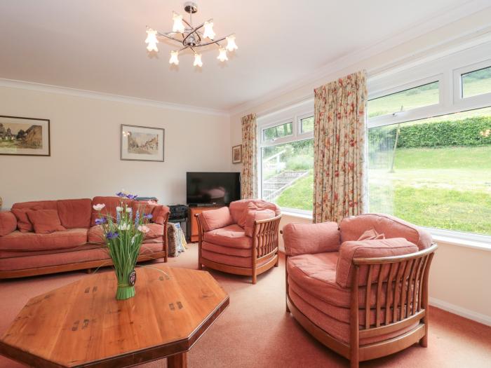 Deepdene in Plush, Dorset. Close to a pub. Off-road designated parking. Swimming pool. WiFi, and TV.