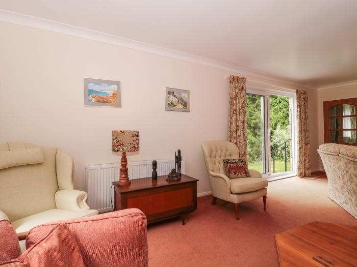 Deepdene in Plush, Dorset. Close to a pub. Off-road designated parking. Swimming pool. WiFi, and TV.