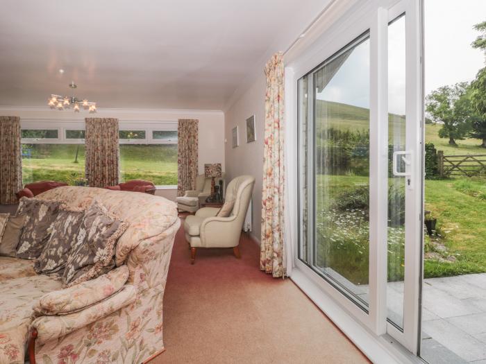 Deepdene in Plush, Dorset. Close to a pub. Off-road designated parking. Swimming pool. WiFi, and TV.