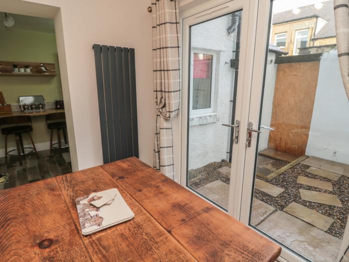 55 Wellwood Street, Amble, Northumberland. Enclosed courtyard. Close to a shop, pub and beach. WiFi.