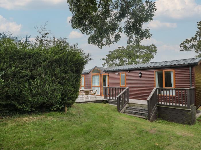 Birch, Swanage, Dorset. 2-bedrooms, open-plan, decking with hot tub, electric fire and rural setting