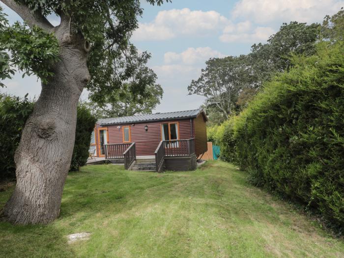 Birch, Swanage, Dorset. 2-bedrooms, open-plan, decking with hot tub, electric fire and rural setting