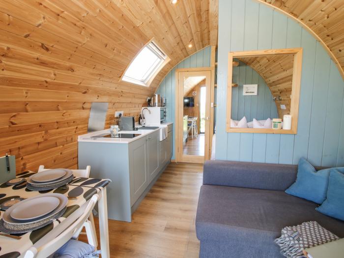 Aderyn Pod, Guilsfield, Powys, hot tub, countryside views, romantic, family-friendly, stylish, 1 bed