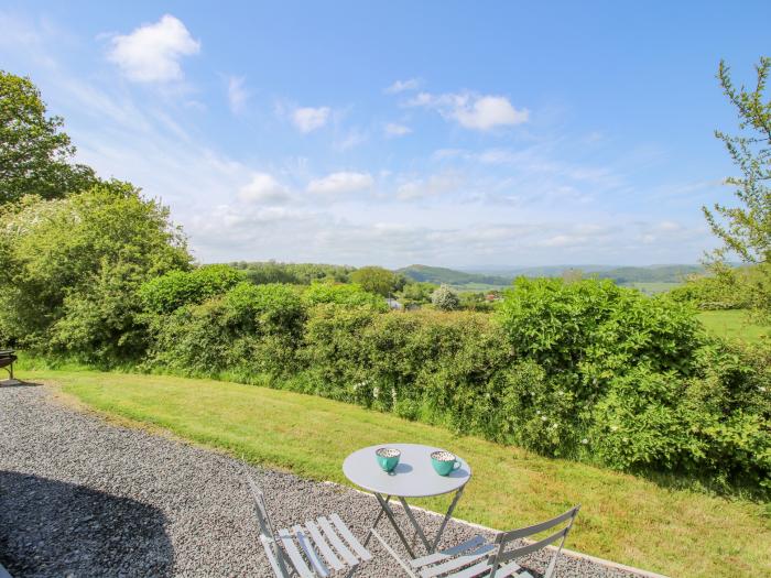 Aderyn Pod, Guilsfield, Powys, hot tub, countryside views, romantic, family-friendly, stylish, 1 bed