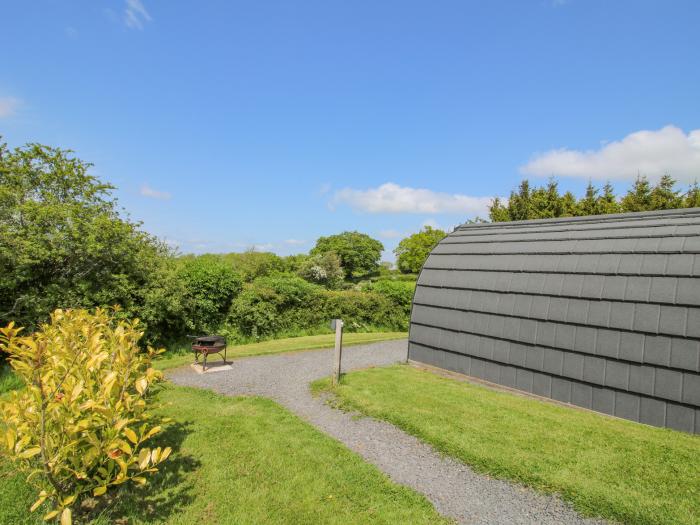 Aderyn Pod, Guilsfield, Powys, hot tub, countryside views, romantic, family-friendly, stylish, 1 bed