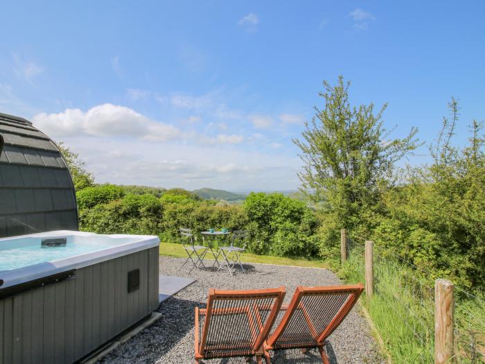 Aderyn Pod, Guilsfield, Powys, hot tub, countryside views, romantic, family-friendly, stylish, 1 bed