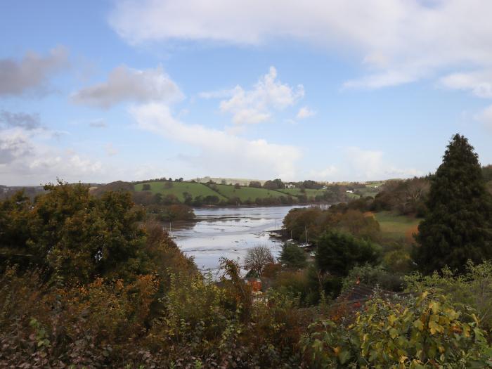 Greenslades View is in Dittisham, Devon. Couple's retreat overlooking River Dart. Romantic. Stylish.