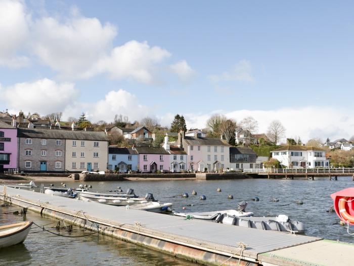 Greenslades View is in Dittisham, Devon. Couple's retreat overlooking River Dart. Romantic. Stylish.