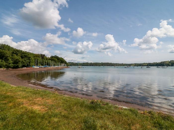 Greenslades View is in Dittisham, Devon. Couple's retreat overlooking River Dart. Romantic. Stylish.