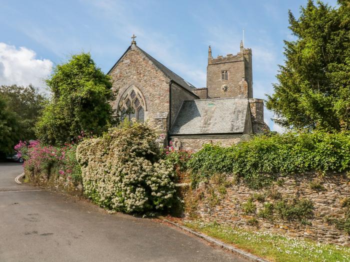 Greenslades View is in Dittisham, Devon. Couple's retreat overlooking River Dart. Romantic. Stylish.