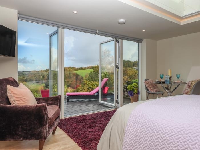 Greenslades View is in Dittisham, Devon. Couple's retreat overlooking River Dart. Romantic. Stylish.