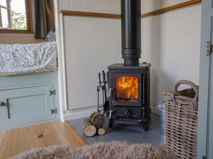 Hurdlemakers Hut in Piddletrenthide, Dorset. In an AONB. Romantic. Shepherd's hut. Freestanding bath