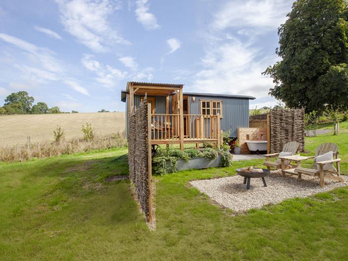 Spindleberry Hut, Piddletrenthide, Dorset, In the Dorset Area of Outstanding Natural Beauty, One bed