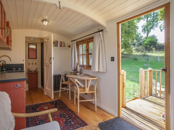 Spindleberry Hut, Piddletrenthide, Dorset, In the Dorset Area of Outstanding Natural Beauty, One bed