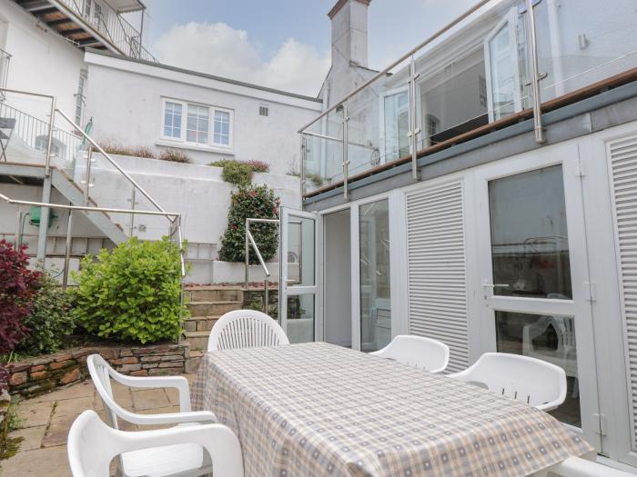 Topside, Salcombe, Devon. Four bedrooms. Swimming pool. Terrace garden. Washing machine. Beach near.